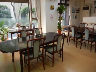 サービス付高齢者向け賃貸住宅パレ・ロワイヤル