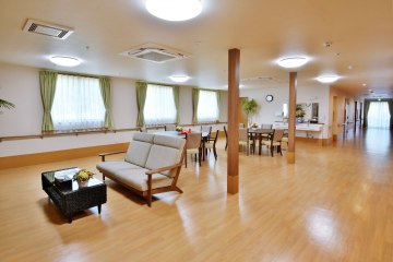 サービス付き高齢者向け住宅アザレアン