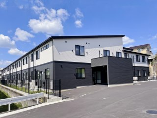 アンジェスみよし