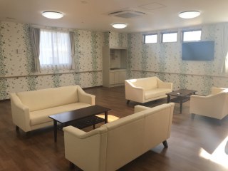 アンジェスみよし