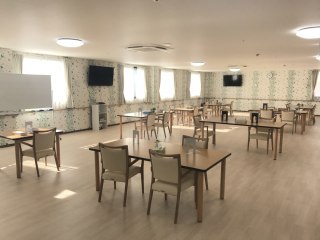 アンジェスみよし