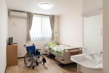 アンジェスみよし