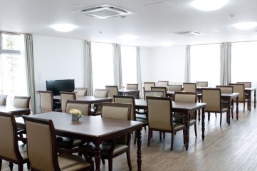 アンジェスおごと