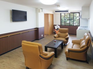 アンジェス亀岡