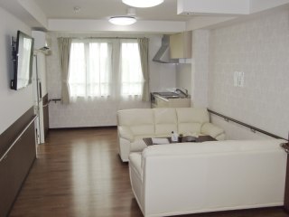 アンジェス岩倉