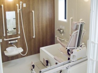 アンジェス岩倉