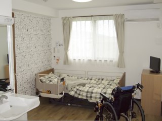 アンジェス岩倉