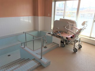 さわやかこうべにし館