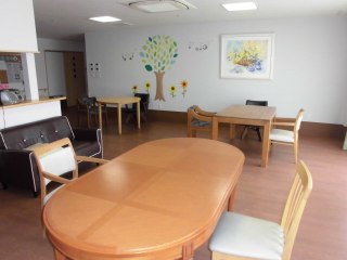 サービス付き高齢者向け住宅バラの家